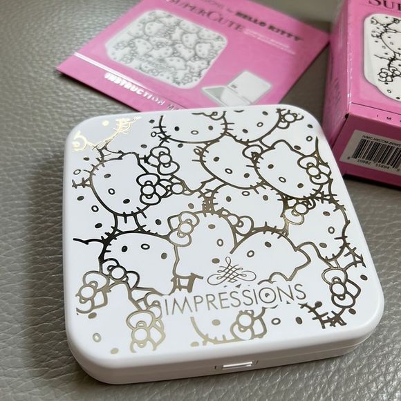 Hello Kitty SuperCute compact mirror in White - Picture 6 of 11